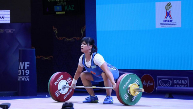 Зульфия Чиншанло осталась без медали на чемпионате мира по тяжелой атлетике