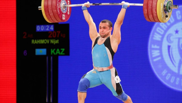 Олимпийский чемпион Рио из Казахстана не смог стать первым в третьей группе ЧМ-2019 по тяжелой атлетике