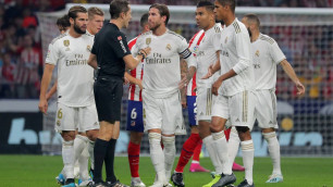 "Реал" сыграл вничью с "Атлетико" и вышел в лидеры чемпионата Испании по футболу
