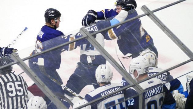 Казахстанские и российские хоккеисты закончили матч "ледовым побоищем"