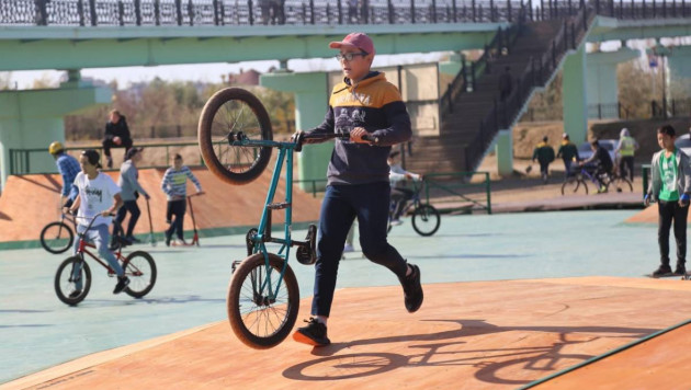 В Атырау открыли многофункциональную площадку для уличных видов спорта