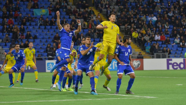 Сборная Казахстана обыгрывает Кипр после первого тайма матча отбора на Евро-2020