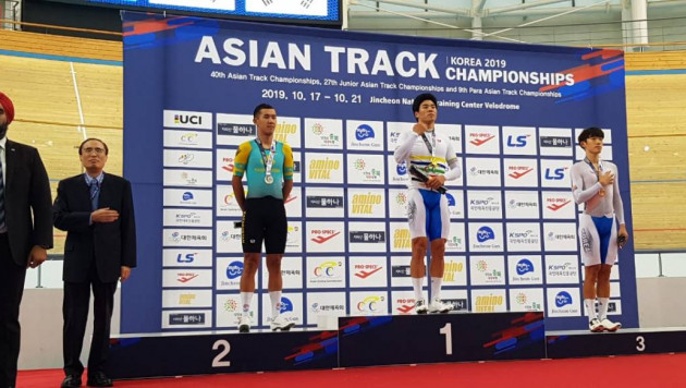 Казахстанец завоевал "серебро" на чемпионате Азии по треку