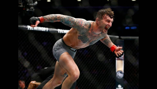Непобежденного бойца UFC отправили в страшный нокаут на турнире в Нью-Йорке