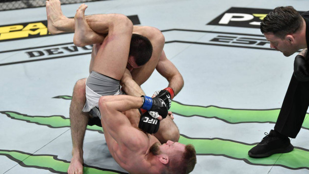 МакГрегор высмеял брата Нурмагомедова за поражение в дебюте на UFC