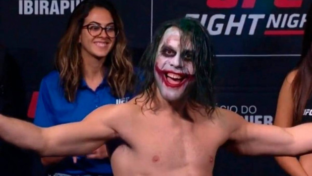 Боец UFC вышел на взвешивание в образе Джокера