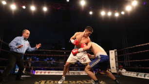 Казахстанский боксер отправил в нокдаун соперника с 19 победами и выиграл бой
