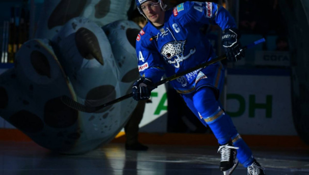 Капитан "Барыса" Даррен Диц подрался с российским хоккеистом в матче КХЛ