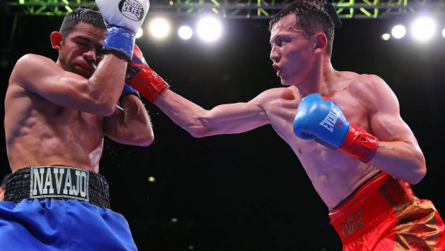 Казахский боксер победил в вечере бокса промоутеров "Канело"