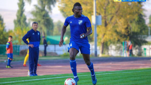 "Астана" и "Кайрат" захотели подписать африканского защитника с паспортом Таджикистана