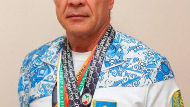 Шестикратный чемпион мира по армрестлингу из Казахстана не может добиться призовых выплат