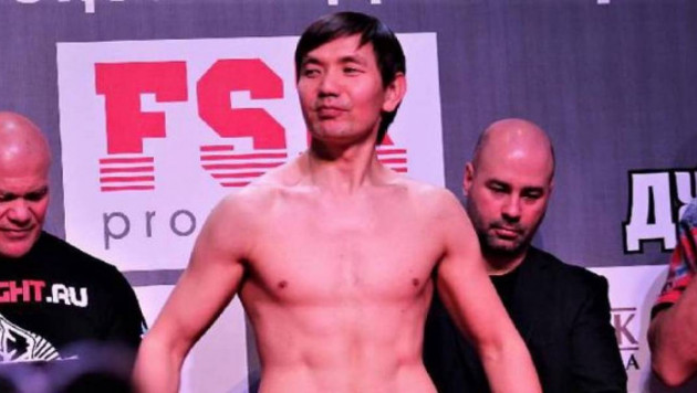 Казахстанский певец-боксер получил титульный бой против соперника с 24 нокаутами