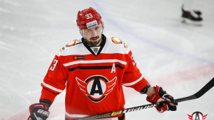 КХЛ наказала российского хоккеиста за грубость в матче с "Барысом"