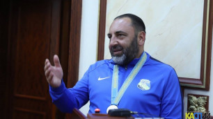Новичок казахстанской премьер-лиги перевел главного тренера на две других должности