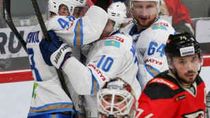 "Барыс" снова победит "Авангард" и выйдет в лидеры дивизиона в КХЛ?