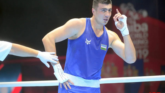 Чемпион мира по боксу из Узбекистана провел спарринг с двумя соперниками одновременно