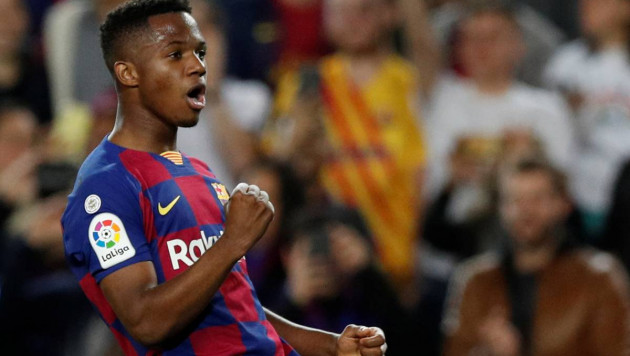 17-летний футболист "Барселоны" за минуту забил два мяча между ног голкиперу и вошел в историю