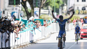 19-летний казахстанский гонщик одержал победу на первом этапе "Тура Лангкави"