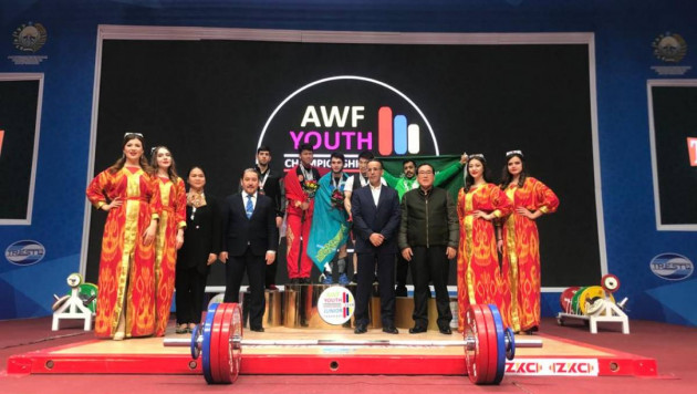 Казахстан завоевал второе "золото" на юношеском чемпионате Азии по тяжелой атлетике