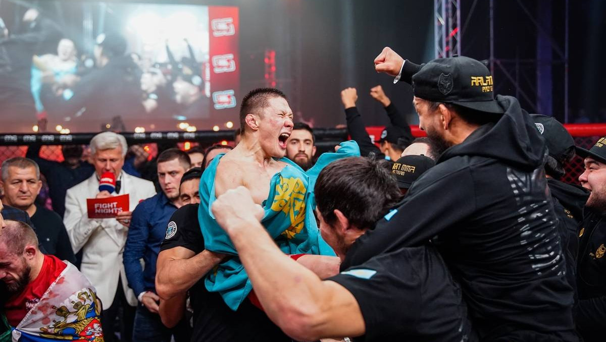 "Меня ждут в Америке". Чемпион из Казахстана рассказал о переговорах с UFC