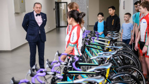 Президент Казахстанской федерации Нурлан Смагулов посетил новую велобазу в Алматы