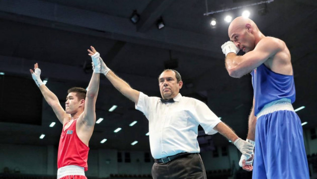 Чемпион мира по боксу из Казахстана вышел в финал отбора на Олимпиаду-2020