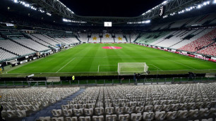 Футболистов в Италии решили оставить без зарплаты на время остановки сезона