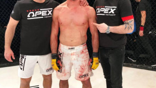 Видео кровавого боя несостоявшегося соперника Рахмонова в UFC на турнире во время пандемии коронавируса