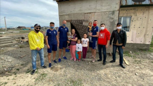 Футболисты "Жетысу" оказали помощь нуждающимся семьям