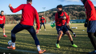 Тренировки европейского клуба с участием казахстанского футболиста срочно приостановили