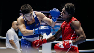 Бекзат Нурдаулетов (слева) и Хулио Сесар Ла Крус. Фото: boxing2019.com