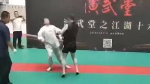Боец-любитель из MMA за 30 секунд нокаутировал мастера тайцзи