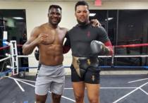 Фрэнсис Нганну (слева) и Джо Джойс. Фото: BoxingScene