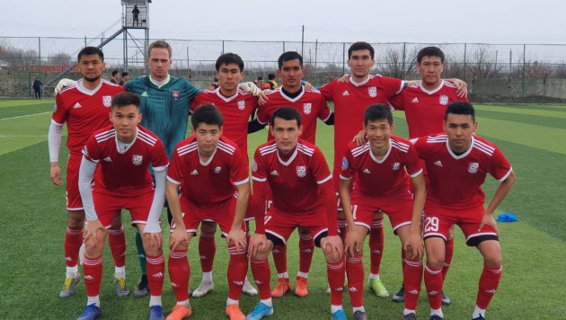 Футболистам казахстанского клуба урезали зарплату наполовину