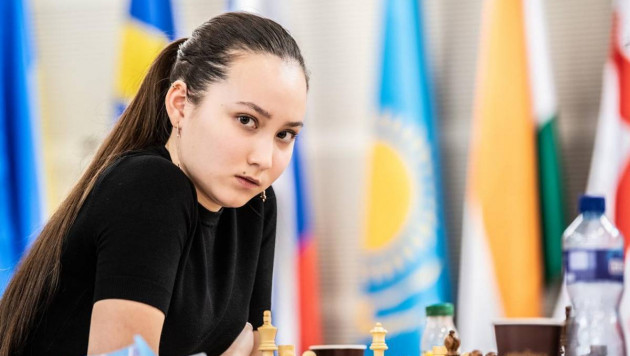 Казахстанки Жансая Абдумалик и Бибисара Асаубаева выбыли из мирового турнира по шахматам