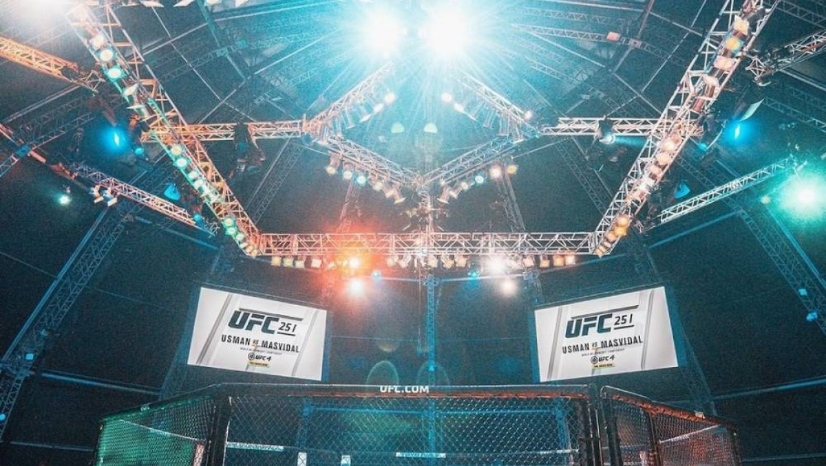 Первый бой в UFC на Бойцовском острове с дебютом казахстанца Жумагулова закончился нокаутом 