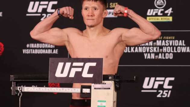Озвучен гонорар казахстанца Жумагулова за дебютный бой в UFC
