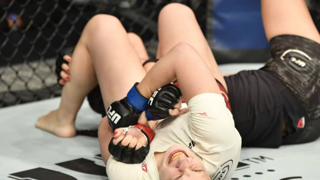 Девушка-боец UFC взяла соперницу на болевой и довела его до перелома