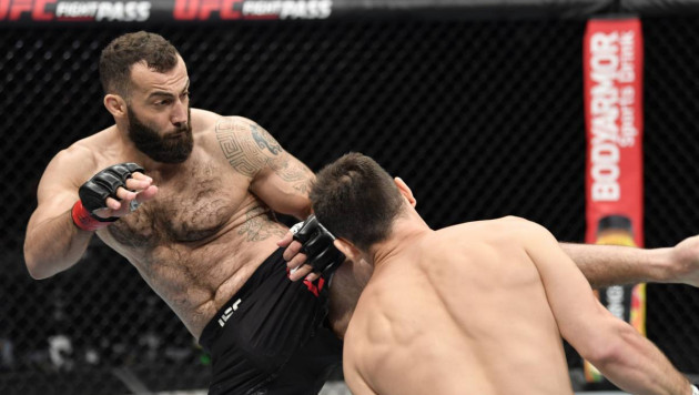 Дебютант UFC вырубил коленом в первом раунде российского бойца