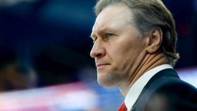 Соперник "Барыса" по конференции КХЛ заменил канадского тренера на россиянина