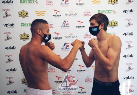 Евгений Павлов (справа) и Патрик Хорват. Фото: Suleimen Boxing Promotions©