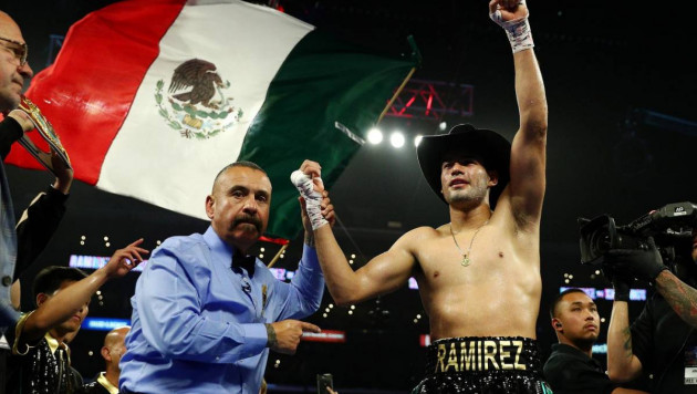 Небитый экс-чемпион мира из Мексики с 40 победами раскритиковал позицию "Канело" 