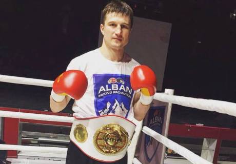 Казахстанский боксер станет участником главного боя на турнире 