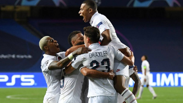 ПСЖ забил два гола после 90-й минуты и стал первым полуфиналистом Лиги чемпионов
