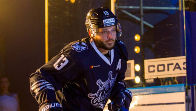 Хоккеист из КХЛ передумал уходить из казахстанского клуба после увеличения зарплаты