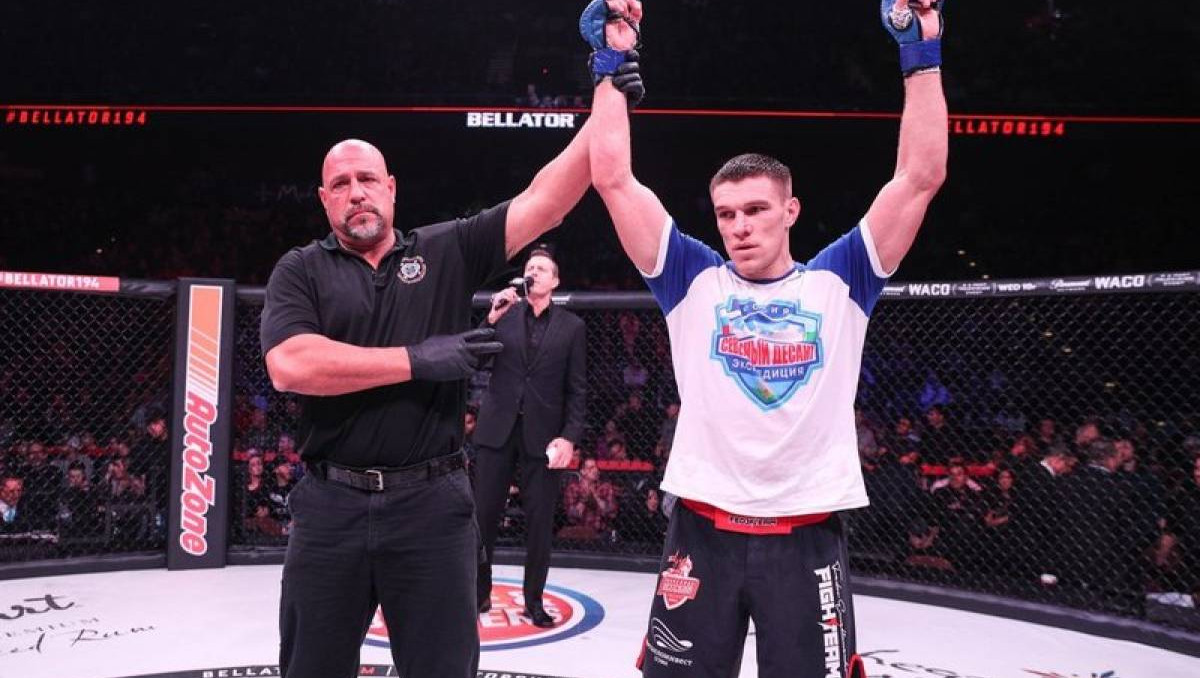 Российский боец нокаутом победил американца и стал чемпионом Bellator