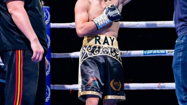 21-летний боксер из Казахстана выиграл третий бой подряд в профи