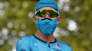 Капитан "Астаны" потерял две строчки в общем зачете "Тур де Франс" после девятого этапа