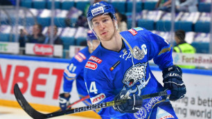 Капитан "Барыса" признан лучшим защитником первой недели в КХЛ