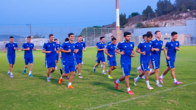 Молодежная сборная Казахстана опробовала газон в Израиле перед матчем отбора на Евро-2021